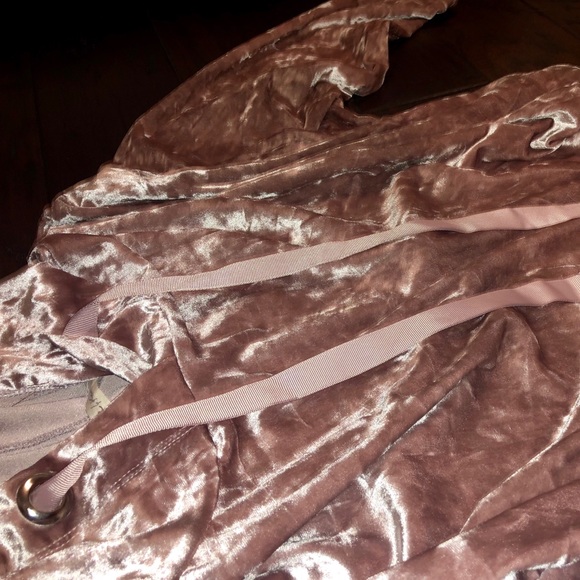 Pink Velvet cropped sweater - Picture 2 of 3